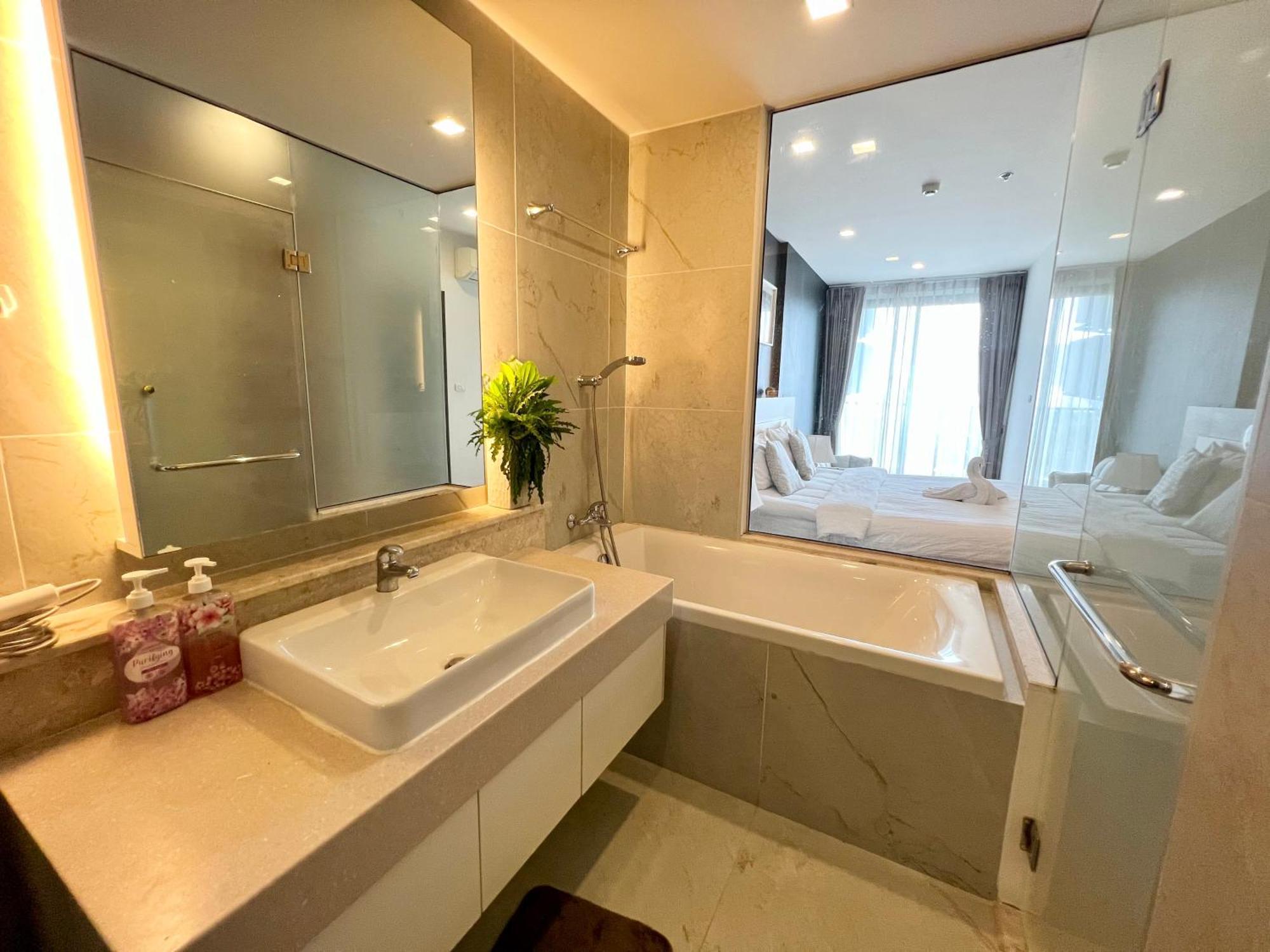 Cozy Luxury Condo @ The Astra Chiang Mai Esterno foto